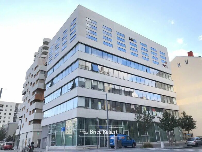 Office in Lyon for lease - Building Photo - Image 1 of 8