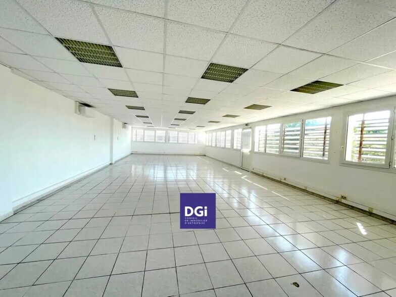 Office in Nîmes for lease - Interior Photo - Image 2 of 3