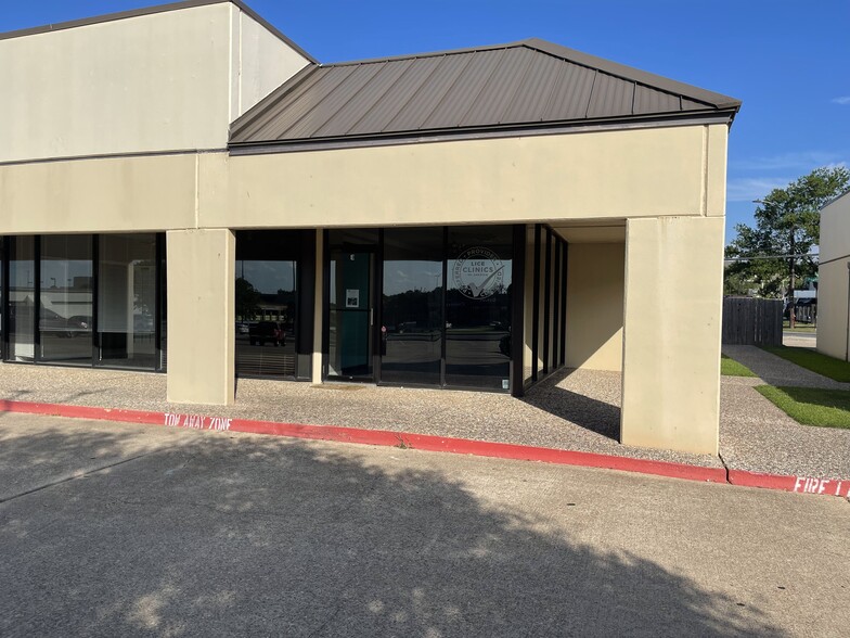 404 University Dr E, College Station, TX for lease - Building Photo - Image 1 of 25