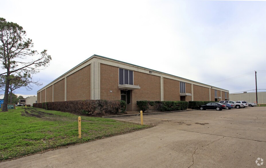 5700-5710 Savoy Ln, Houston, TX for lease - Building Photo - Image 3 of 9