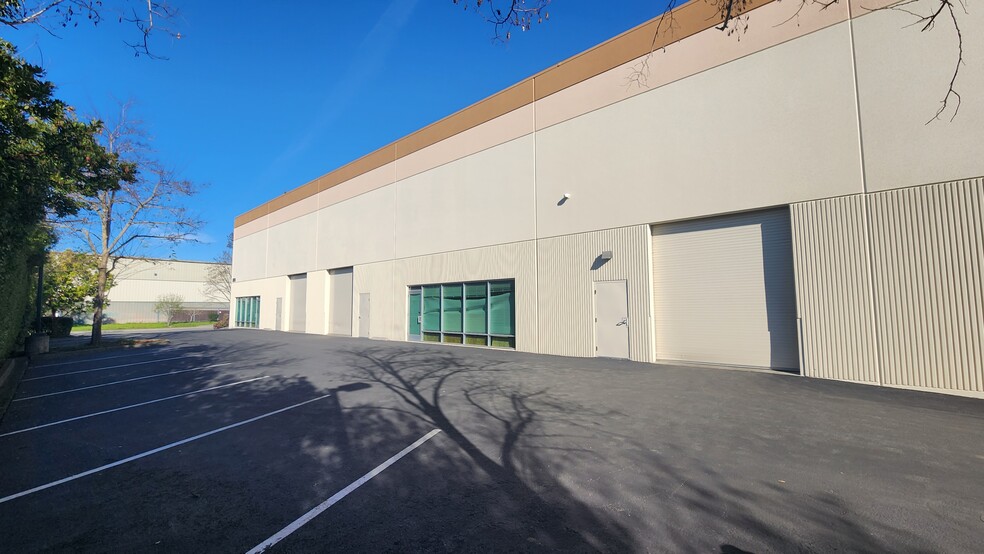 850 Lindberg Ln, Petaluma, CA for lease - Building Photo - Image 2 of 7