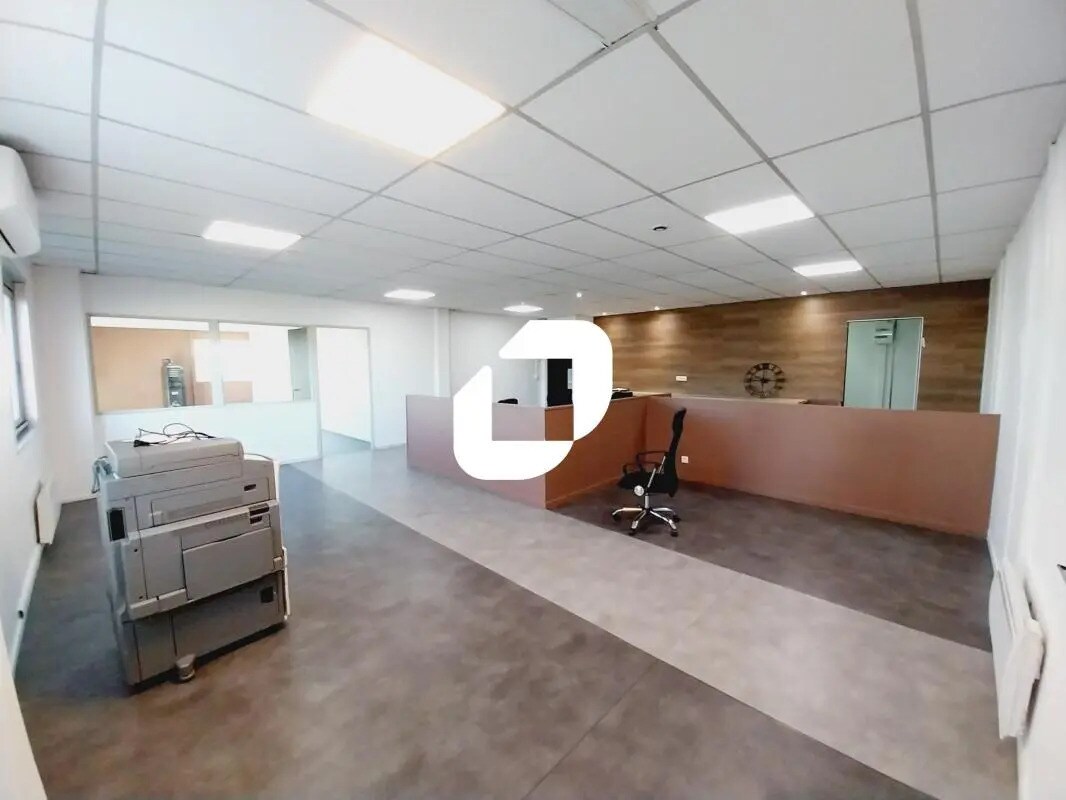 Office in Neuilly-Plaisance for lease Interior Photo- Image 1 of 12