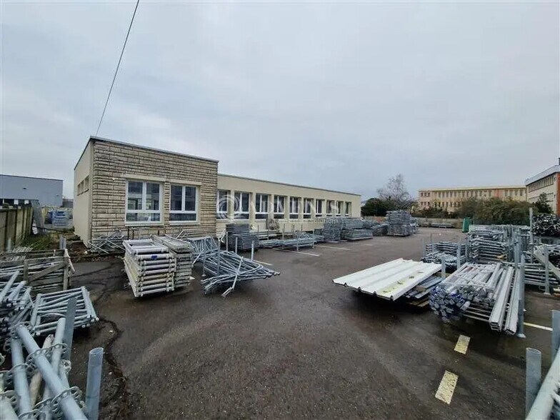 Flex in Metz for lease - Building Photo - Image 1 of 5