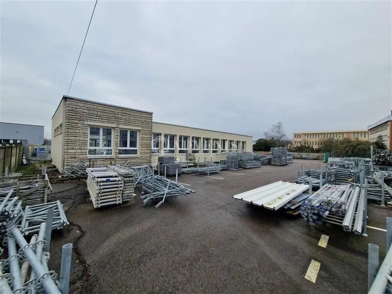 Flex in Metz for lease Building Photo- Image 1 of 6