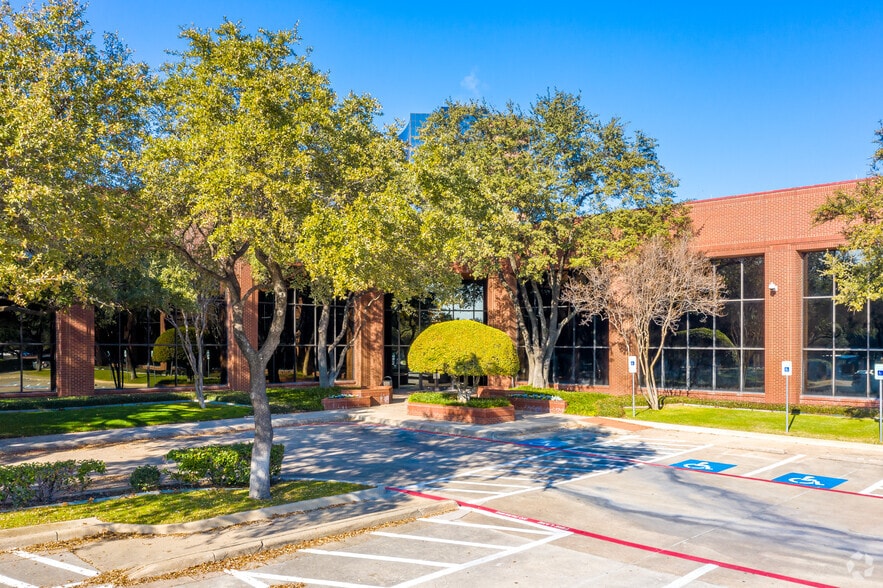 2100 & 2150 Lakeside Blvd, Richardson, TX for lease - Building Photo - Image 3 of 20