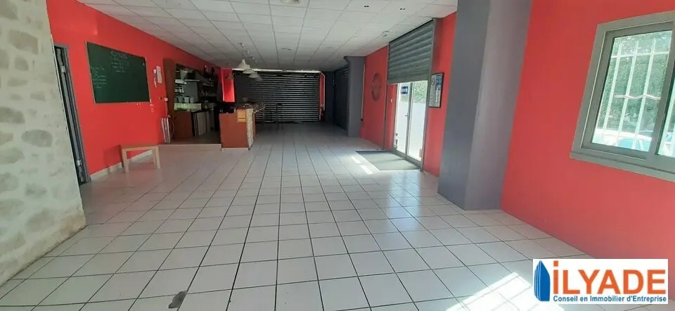 Retail in Vitrolles for lease - Interior Photo - Image 2 of 5