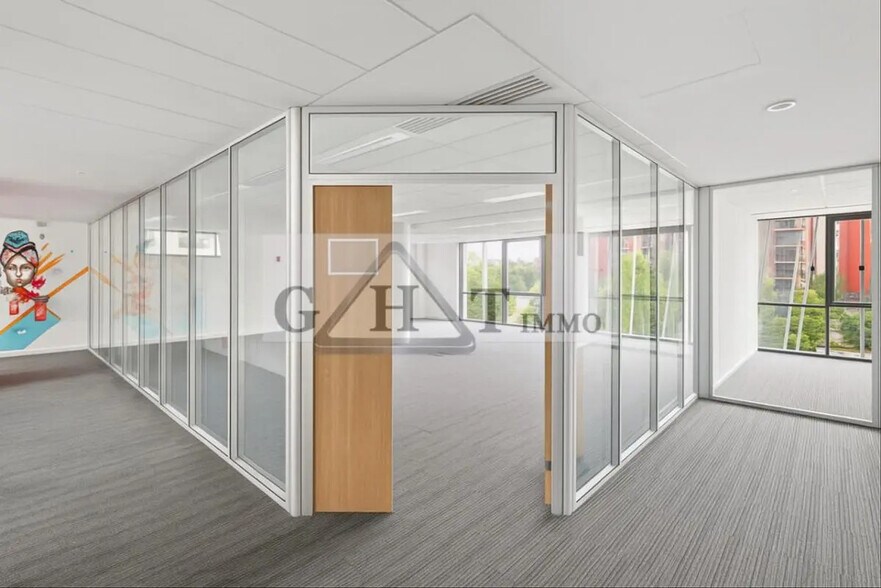 Office in Maisons-Alfort for lease - Interior Photo - Image 2 of 3