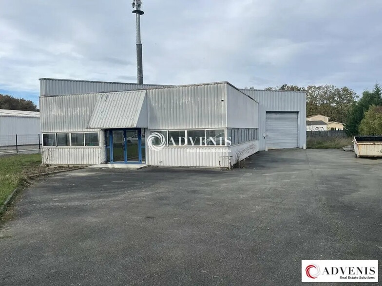 Flex in Carbon-Blanc for lease - Building Photo - Image 1 of 2