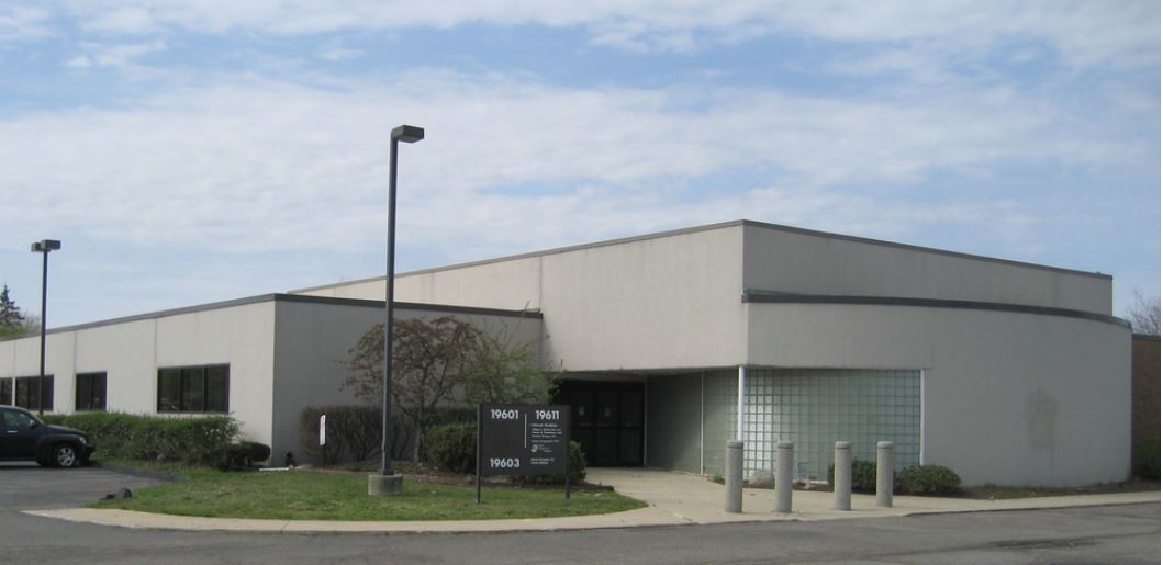 19601-19611 E 8 Mile Rd, Saint Clair Shores, MI for sale Building Photo- Image 1 of 1