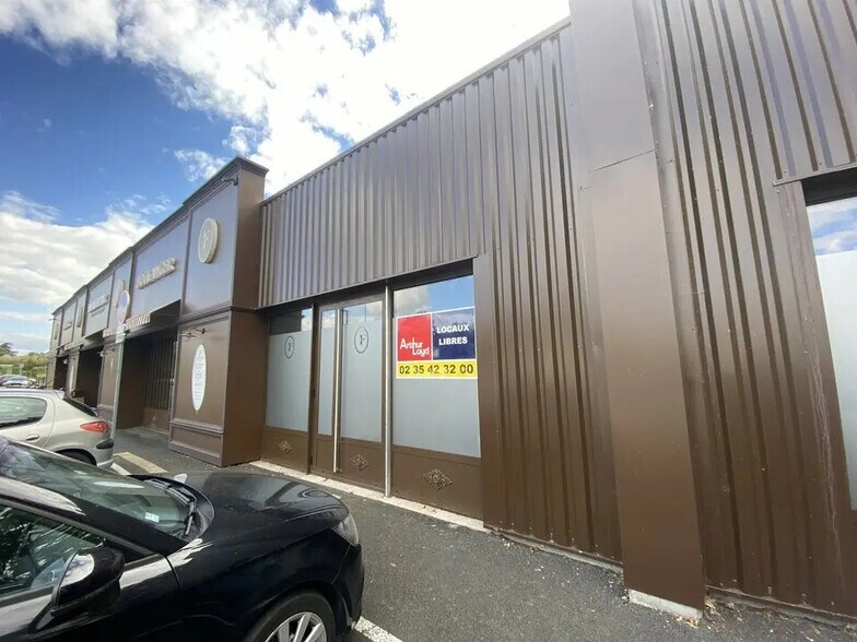 Retail in Harfleur for lease - Building Photo - Image 1 of 4