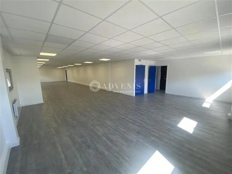 Flex in Orly for lease - Interior Photo - Image 2 of 10