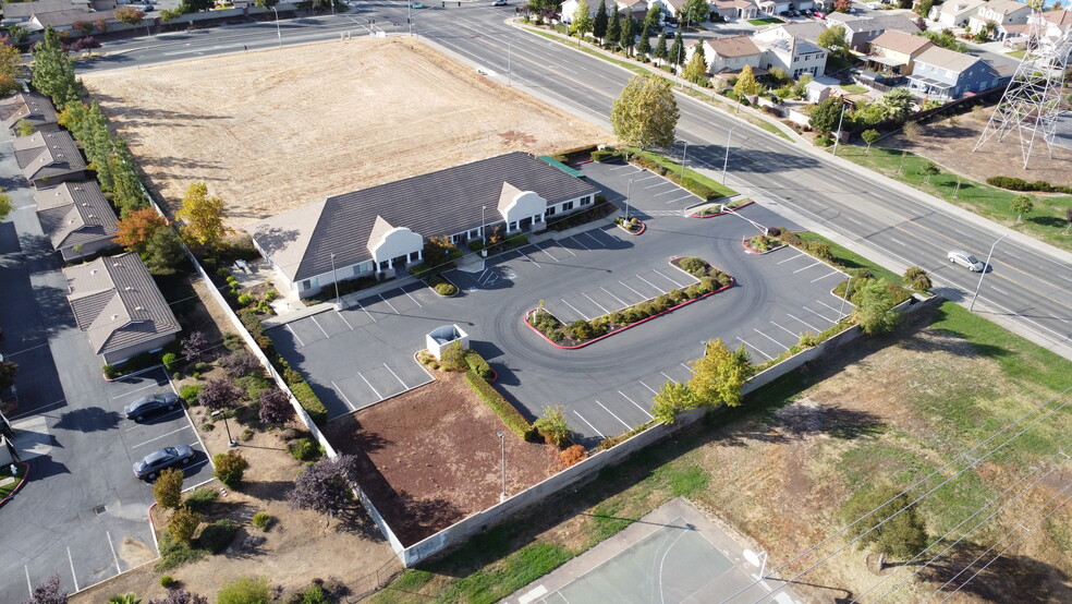 9296 Vintage Park Dr, Sacramento, CA for lease - Building Photo - Image 2 of 7