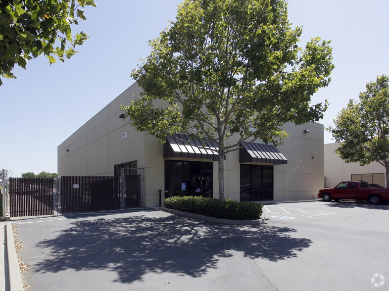 4 Wayne Ct, Sacramento, CA for lease - Primary Photo - Image 1 of 3