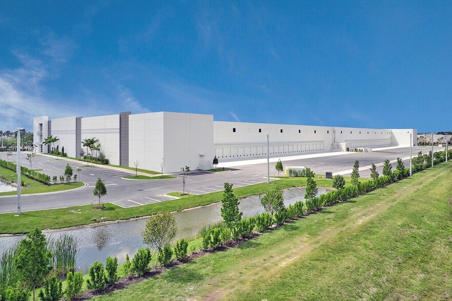 15791 Corporate Cir, Jupiter, FL for sale - Building Photo - Image 2 of 9