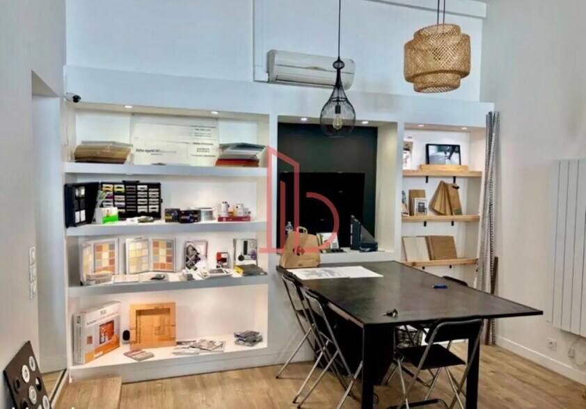 Office in Bordeaux for lease - Interior Photo - Image 2 of 6