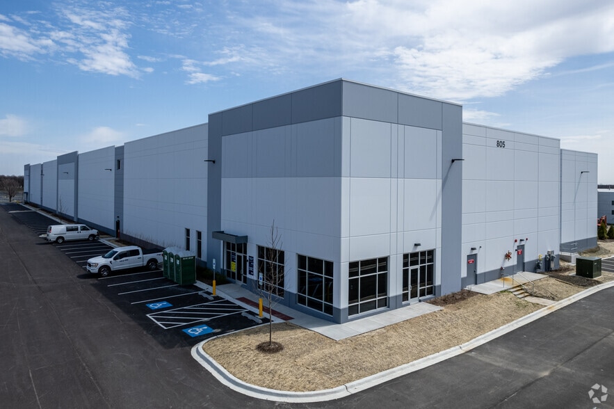 805 Enterprise St, Aurora, IL 60504