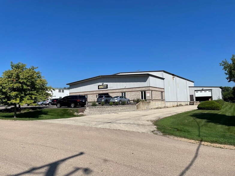 732 Hicks Dr, Elburn, IL 60119