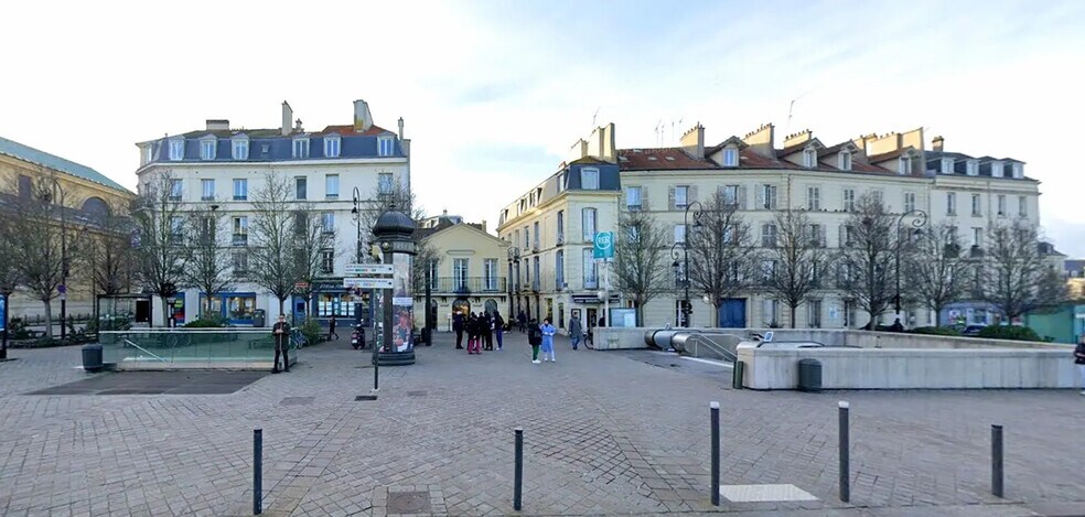 Retail in Saint-Germain-en-Laye for sale - Building Photo - Image 1 of 3