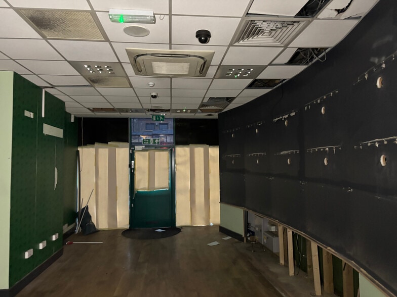 39 Chalk Farm Rd, London for lease - Building Photo - Image 3 of 4