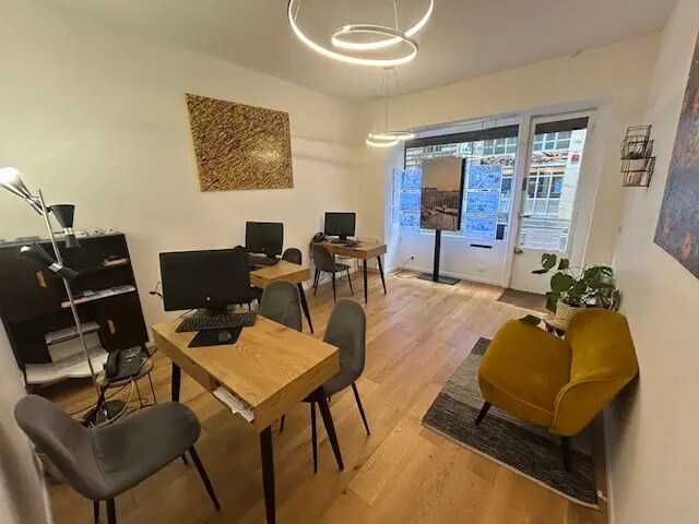 20 Rue Damrémont, Paris for lease - Interior Photo - Image 2 of 4