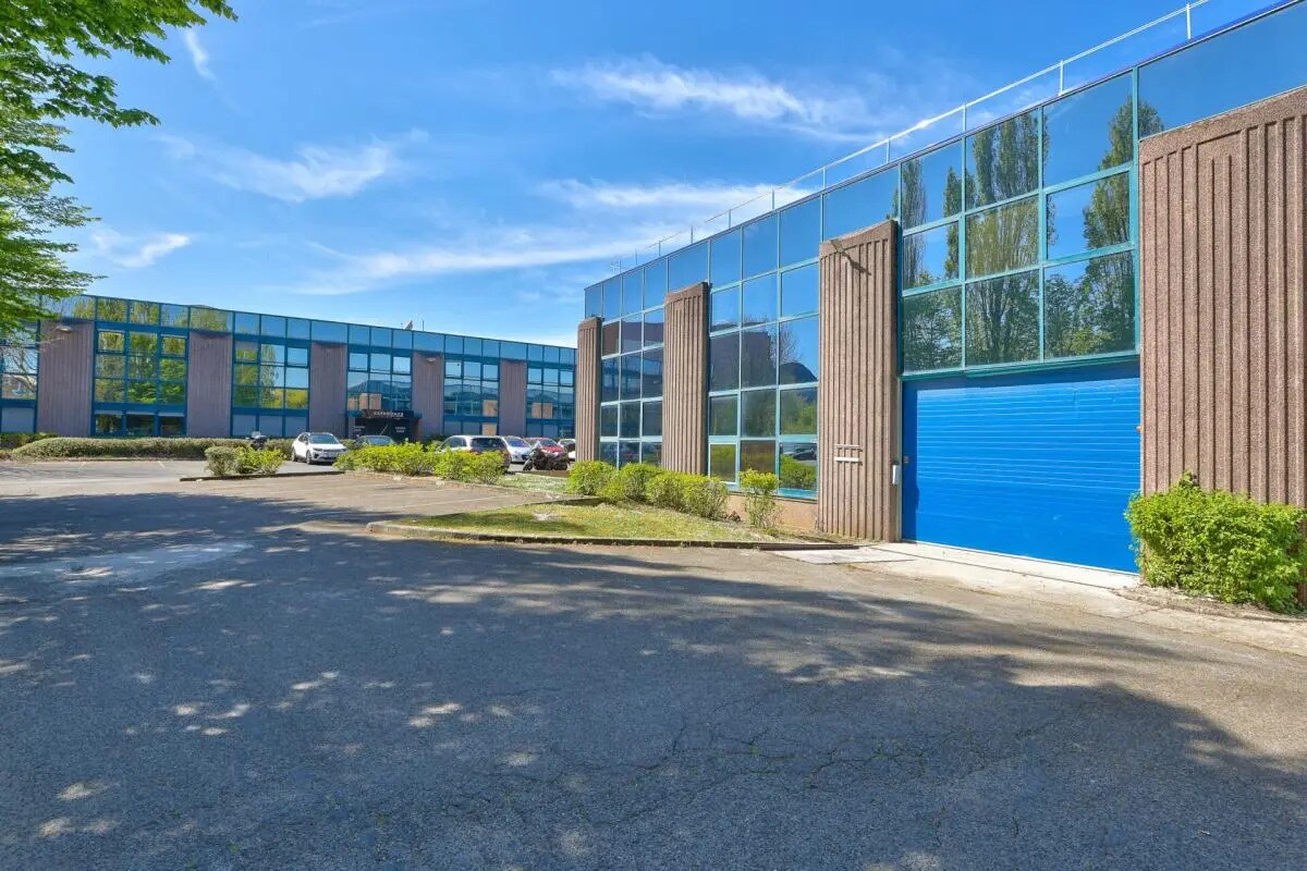 Industrial in Villiers-sur-Marne for lease Building Photo- Image 1 of 9