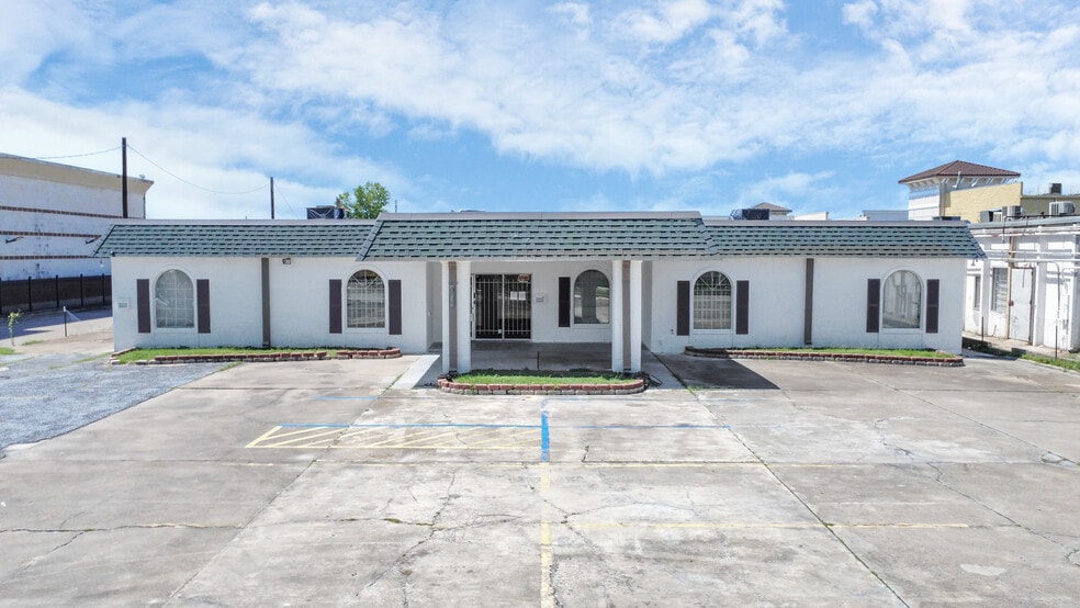 6902 Cook Rd, Houston, TX for lease - Building Photo - Image 1 of 9