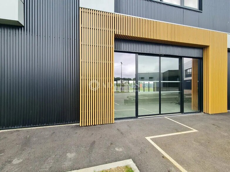 Retail in Lamballe-Armor for lease - Building Photo - Image 2 of 10