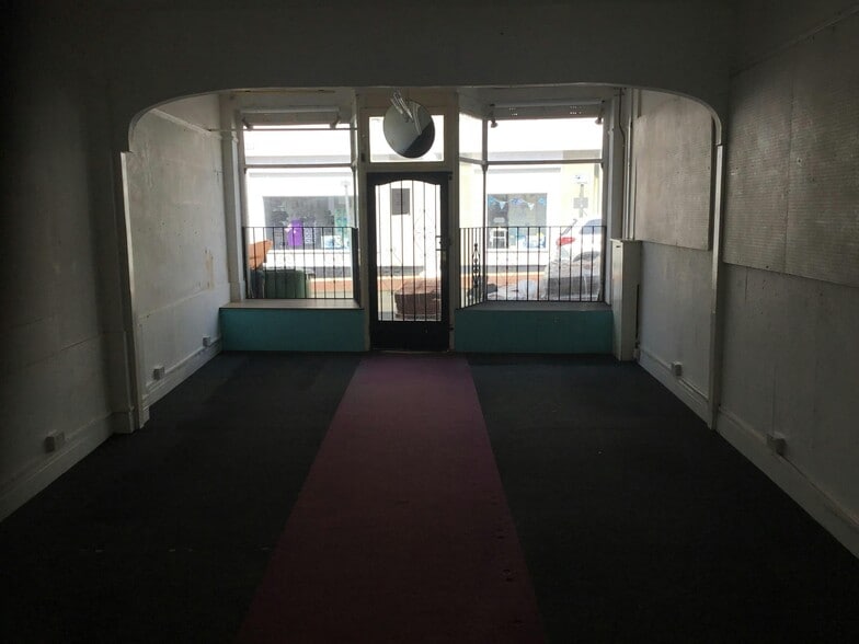 32 High St, Seaford for lease - Building Photo - Image 2 of 4