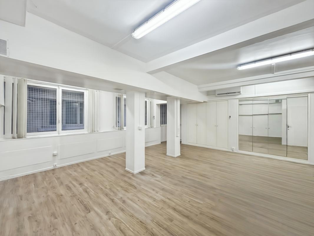 Office in Paris for lease Building Photo- Image 1 of 9