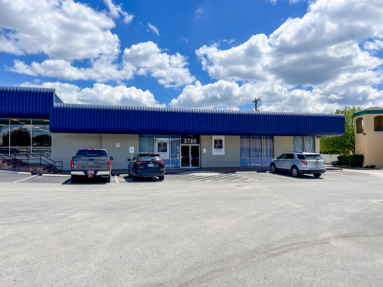 3700-3780 NW Loop 410, San Antonio, TX for lease - Building Photo - Image 2 of 23