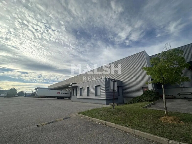 Office in Saint-Priest for lease - Building Photo - Image 2 of 10