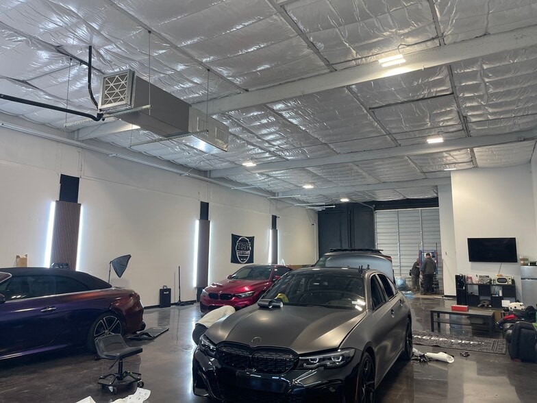 11110 Bluff Bend Dr, Austin, TX for sale - Building Photo - Image 2 of 18