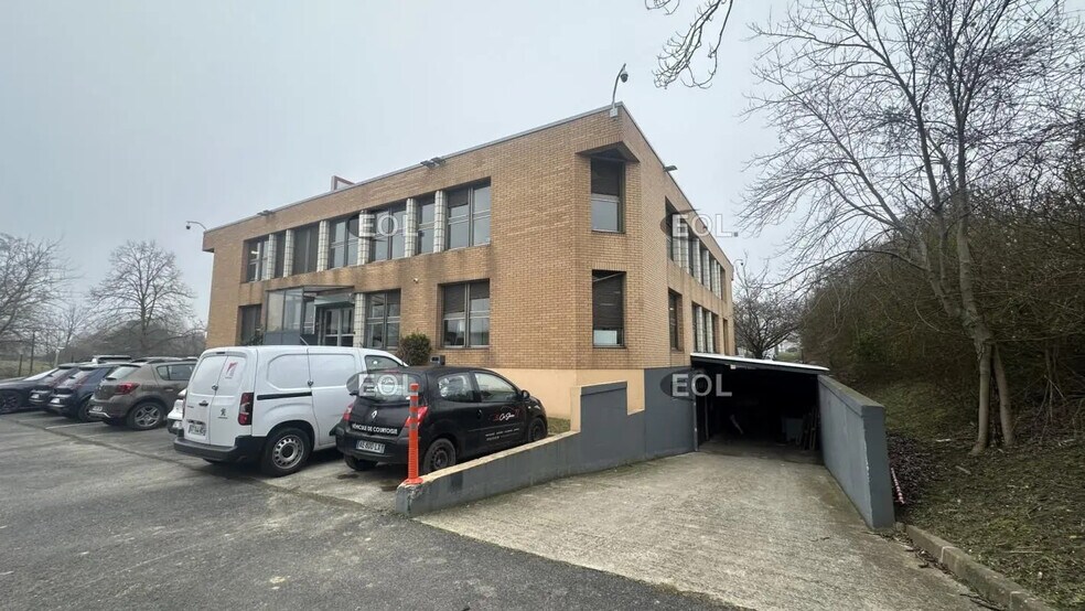 Flex in Torcy for sale - Building Photo - Image 2 of 6