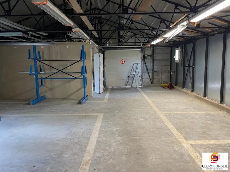 Industrial in Val-de-Reuil for lease - Building Photo - Image 2 of 17