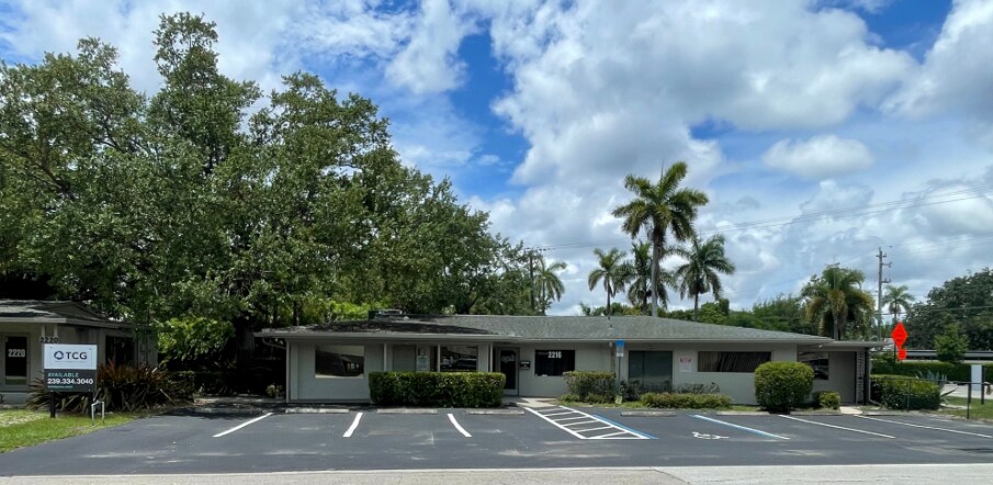 2216/2220 Altamont Ave, Fort Myers, FL for lease - Building Photo - Image 1 of 5