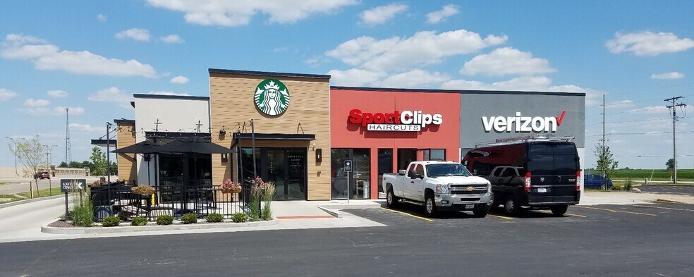 1736 E Jackson St, Macomb, IL for sale - Building Photo - Image 1 of 1