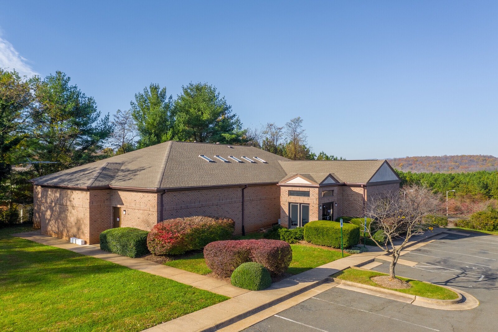555 Hospital Dr, Warrenton, VA for lease Primary Photo- Image 1 of 27