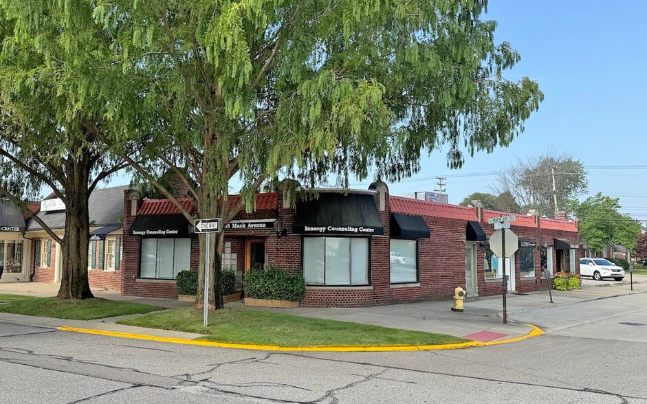 20455 Mack Ave, Grosse Pointe Woods, MI for lease - Building Photo - Image 1 of 7
