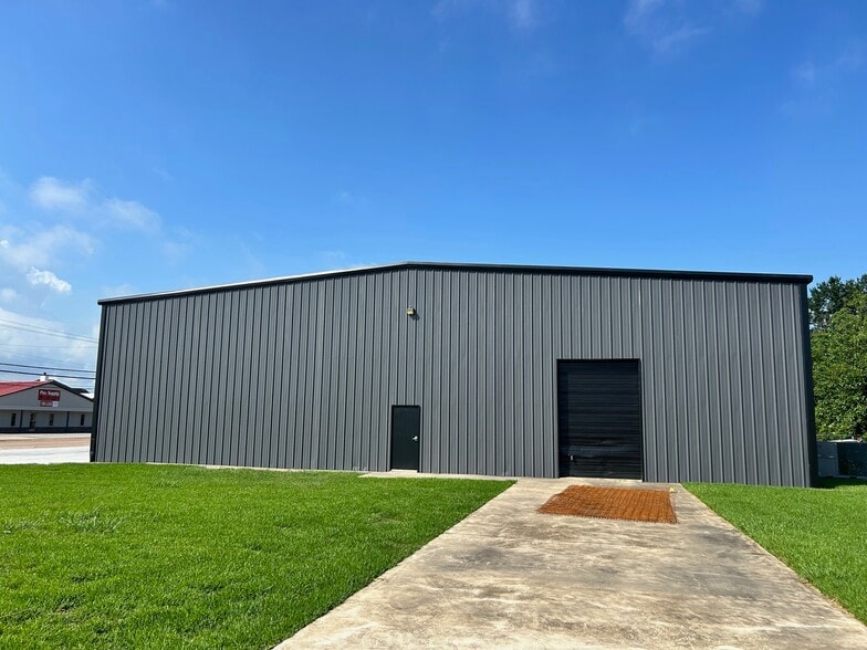 708 Nederland Ave, Nederland, TX for lease - Building Photo - Image 3 of 9