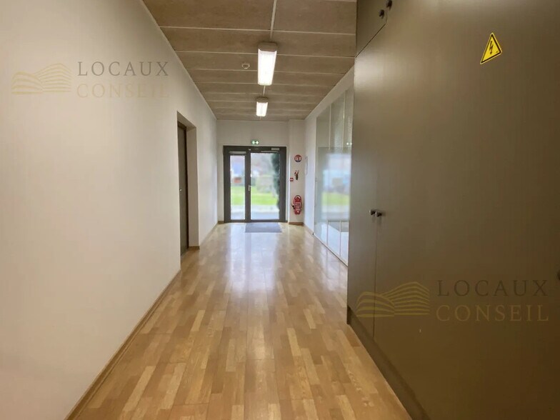 Office in Bezons for lease - Building Photo - Image 2 of 6