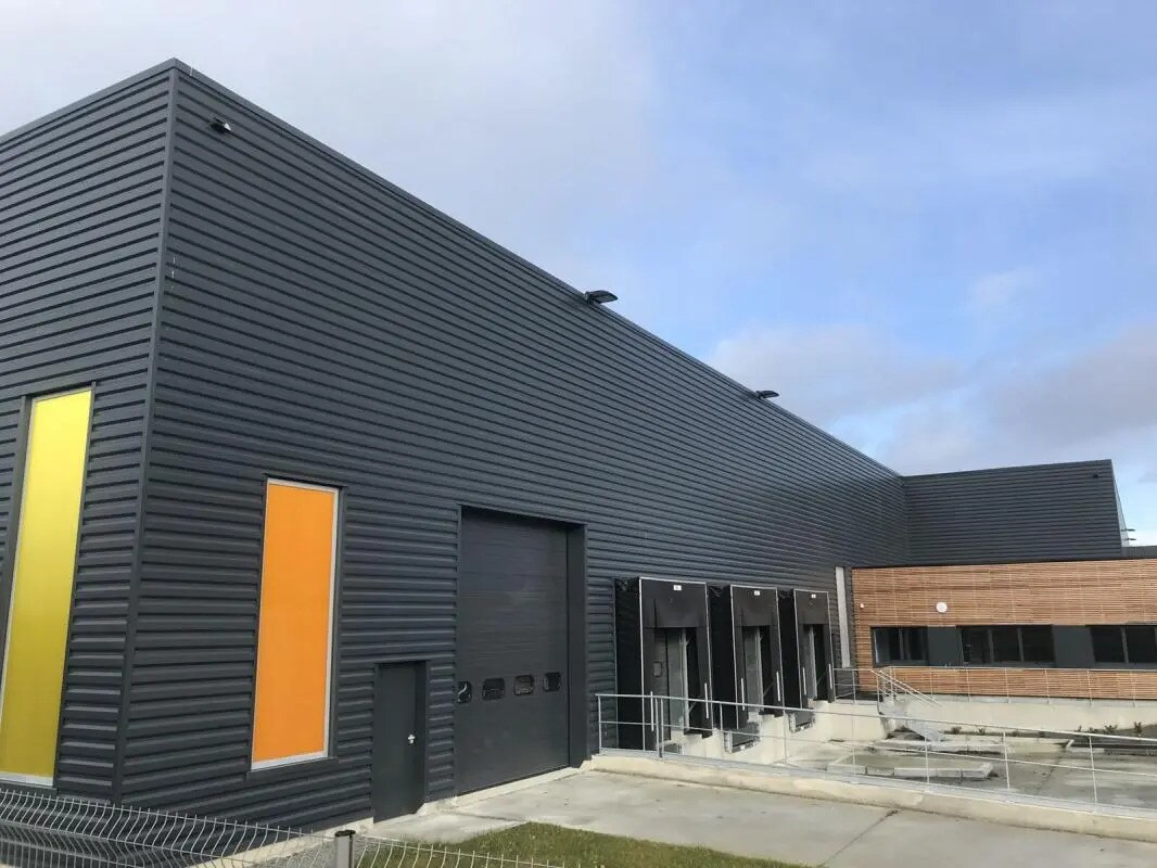 Industrial in Saint-Jacques-de-la-Lande for lease Building Photo- Image 1 of 11