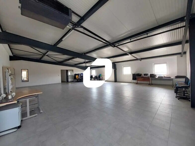 Office in Gallargues-le-Montueux for lease - Interior Photo - Image 2 of 11