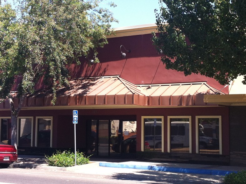 253-257 S Lincoln Way, Galt, CA for lease - Building Photo - Image 3 of 7