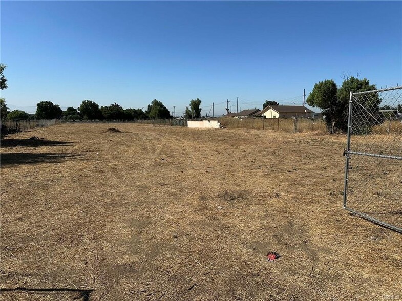 918 E Holt Blvd, Ontario, CA for sale - Building Photo - Image 2 of 18