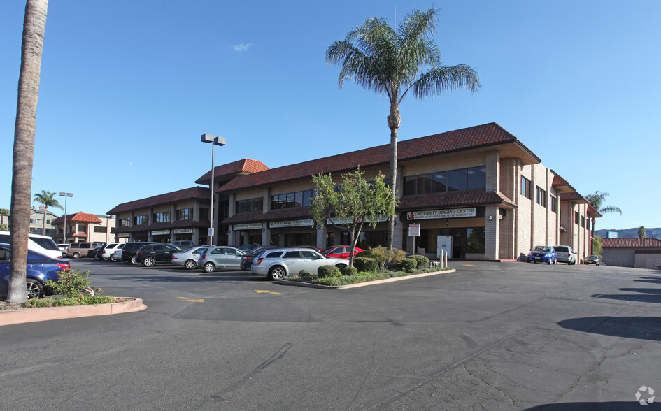 18356-18388 Clark St, Tarzana, CA for lease - Building Photo - Image 2 of 7