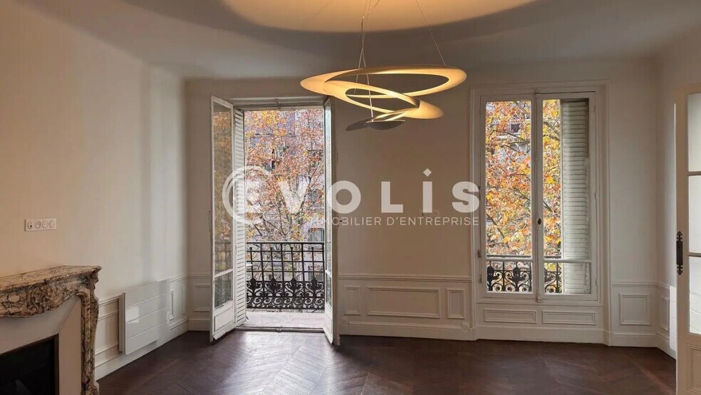 Office in Paris for lease - Interior Photo - Image 2 of 6