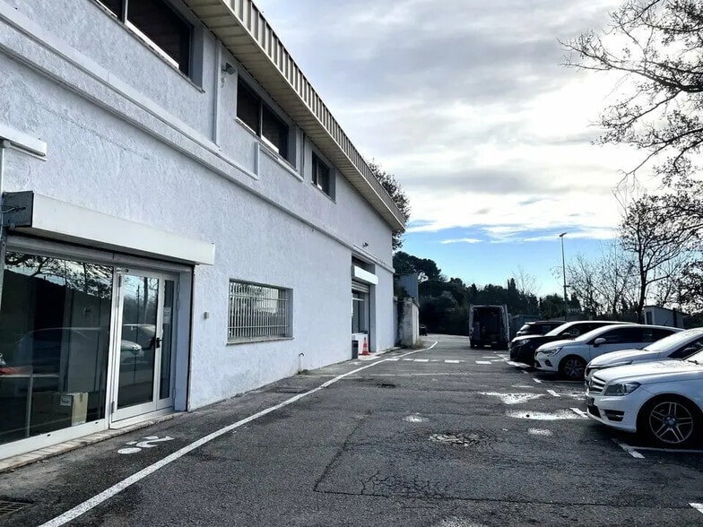 Retail in La Roquette-sur-Siagne for lease - Building Photo - Image 1 of 12