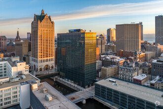 111 E Wisconsin Ave, Milwaukee, WI - aerial  map view