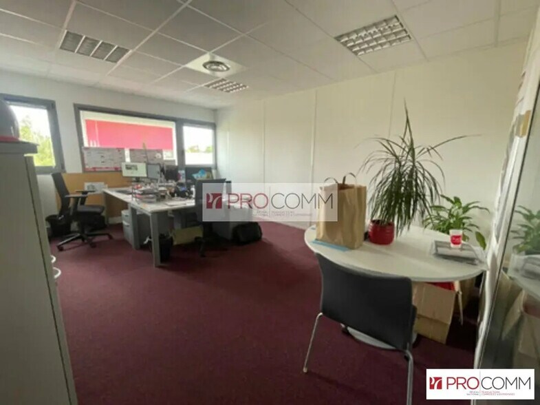 Office in Chartres for sale - Interior Photo - Image 2 of 4