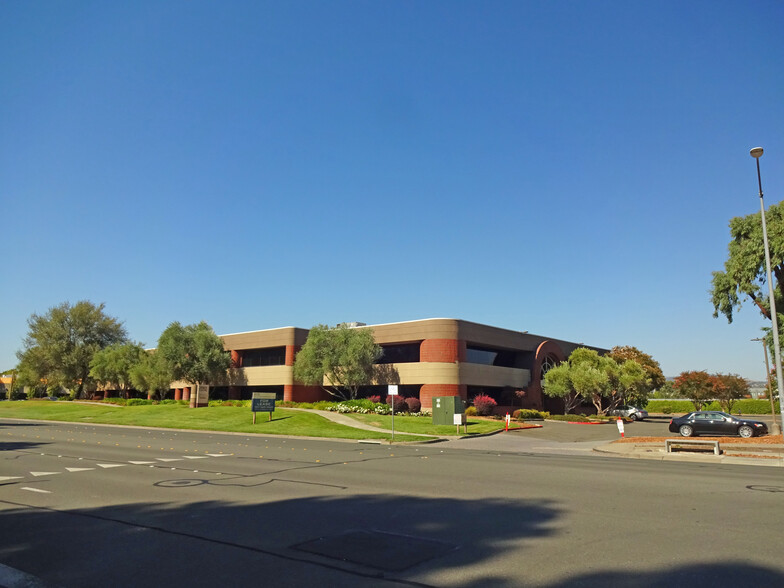 1260 N Dutton Ave, Santa Rosa, CA for lease - Building Photo - Image 1 of 6